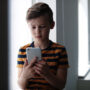 ir a:La encrucijada para frenar la violencia digital hacia niñas y niños