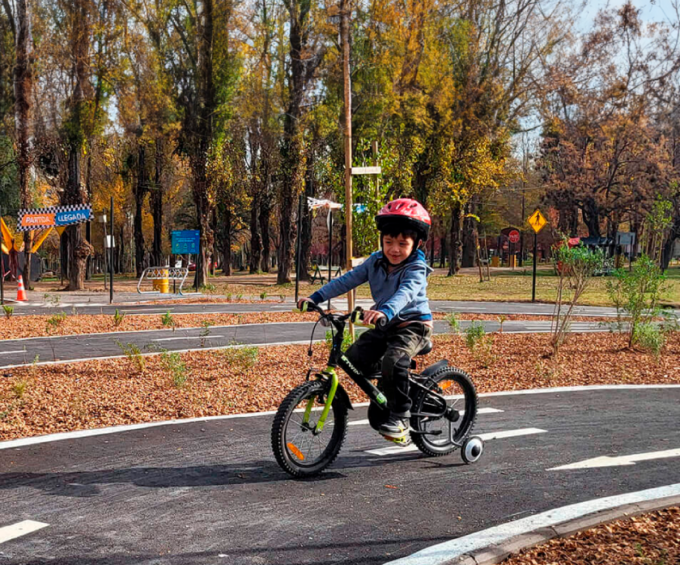 Hacer: Andar en bicicleta con los niños en el Parque Padre Hurtado 