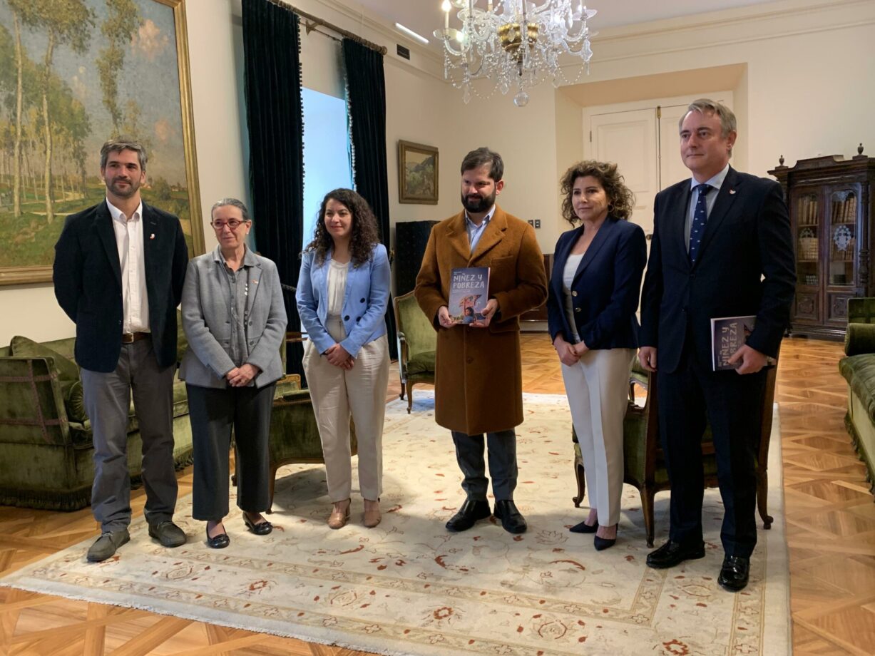 Colunga presenta Observatorio Niñez al Presidente Gabriel Boric