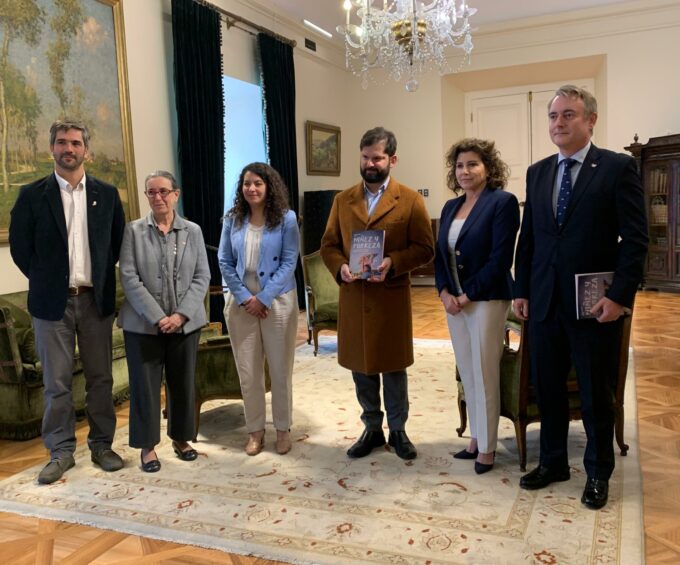 Colunga presenta Observatorio Niñez al Presidente Gabriel Boric