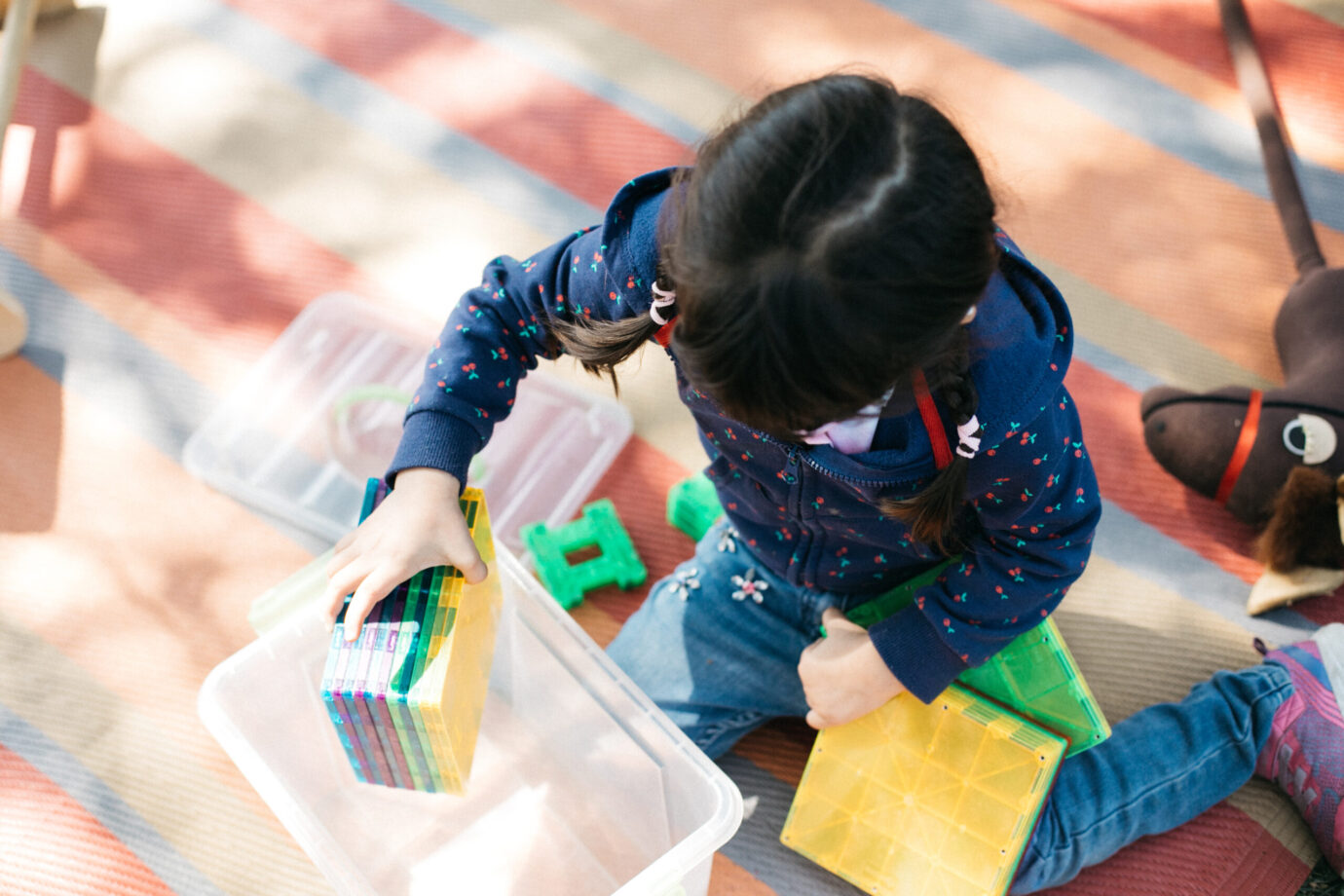 Si la educación parvularia es clave, ¿por qué es tan baja la asistencia de niñas y niños?