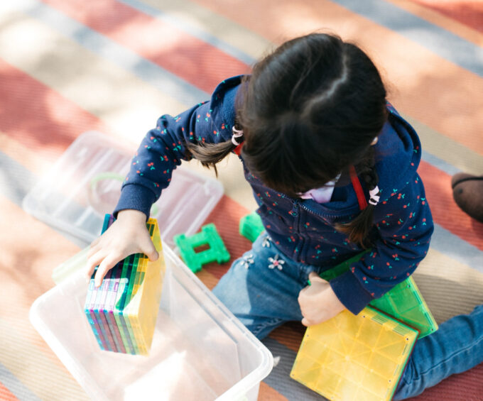 Si la educación parvularia es clave, ¿por qué es tan baja la asistencia de niñas y niños?