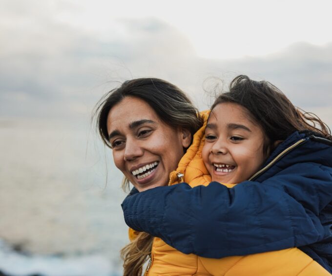 El desafío de criar en Chile: ¿qué nos dice la baja natalidad sobre las condiciones de maternidad?
