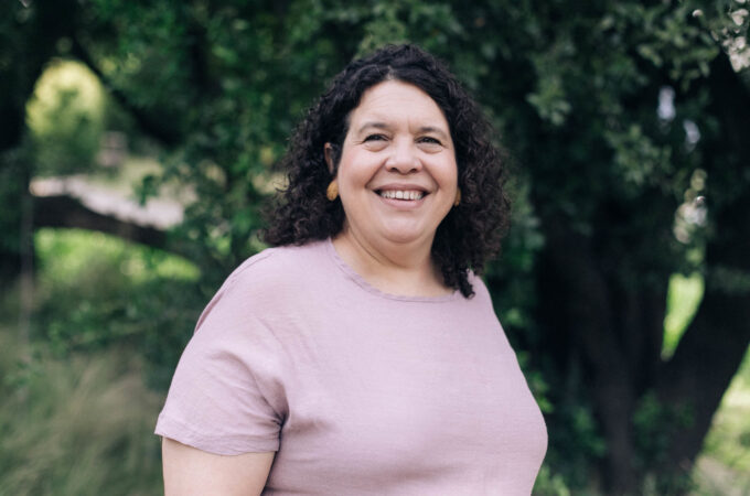 Catalina Bosch, Directora de Organización Migrantas: “Las mujeres migrantes que acompañamos no vienen solo con sus maletas. Vienen con sus hijos, con sus deudas, con sus duelos. Nuestro trabajo es que Chile las vea enteras”